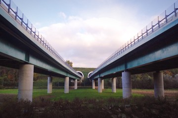 2 bridges enter in the hill 