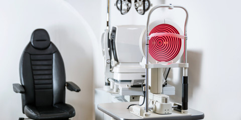 Technische Geräte beim Optiker