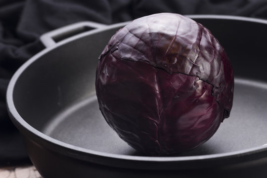 Red cabbage ina giant pan