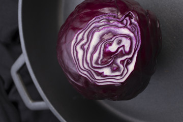 Red cabbage ina giant pan