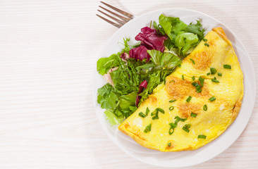 omelet with fresh mixed salad leaves