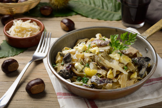 Chestnut's tagliatelle with wild mushrooms sauce