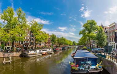 Obraz premium Canal and bridge in Amsterdam