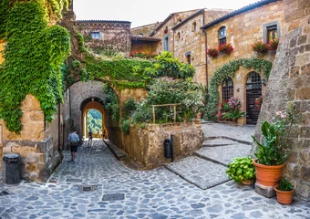 Photo sur Plexiglas Toscane Ruelle idyllique à Civita di Bagnoregio, Latium, Italie