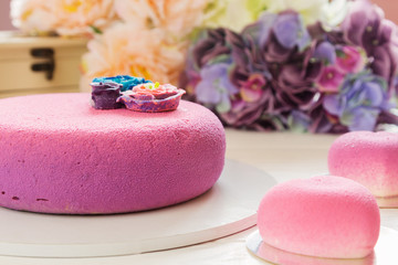 Fototapeta na wymiar Romantic pink modern cake