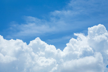 Fototapeta na wymiar cloud and blue sky background