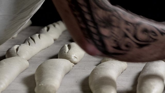 scarifying the bread dough
