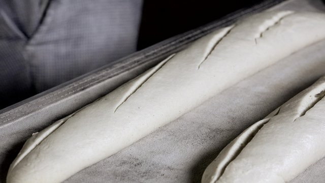 scarifying the bread dough