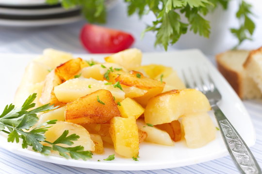 Roast potatoes with fresh herbs