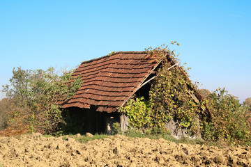 Alte verfallene Holzhütte