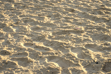 Fototapeta na wymiar Sand eines Strandes mit Wellen