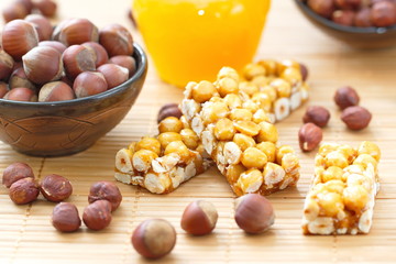 Sweet bars with filbert and honey