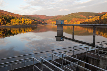 Obraz premium drinking water dam in autumn