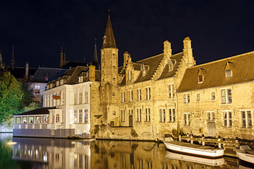 Fototapeta na wymiar Night view of the canal in the medieval city Bruges. Belgium.
