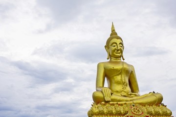 Fototapeta na wymiar very big image of Buddha magnificent in Thailand Temple