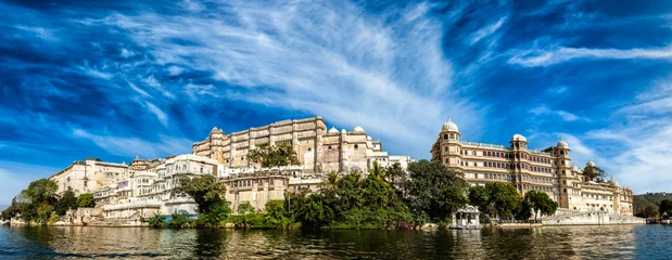 Store enrouleur occultant Inde Panorama of City Palace. Udaipur, India