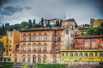 Fototapeta na wymiar Arno river bank in Florence