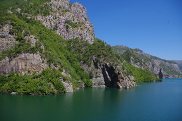 Fototapeta na wymiar lac de Koman, Albanie