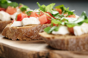 rye bruschetta with mozzarella, tomatoes and parsley
