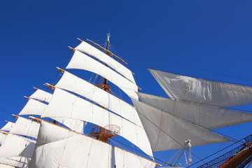 白い帆船・日本丸