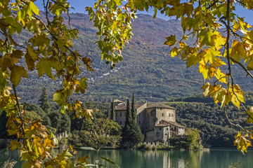 Obraz premium Herbst am Lago Toblino