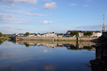 Fototapeta na wymiar Vue de la Loire depuis le Centre ville de Blois