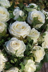 Herz aus weissen Rosen