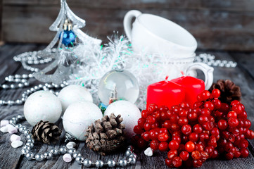 Obraz na płótnie Canvas Christmas - viburnum, balls, candle
