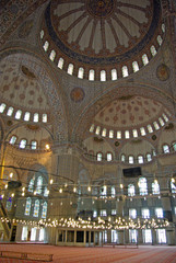 Fototapeta na wymiar Istanbul, vue intérieure des coupoles de la mosquée Bleue, Turquie