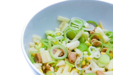 Ernuss-Lauch-Apfel Salat 