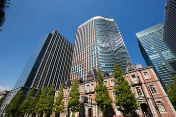 Fototapeta na wymiar 東京丸の内の高層ビル