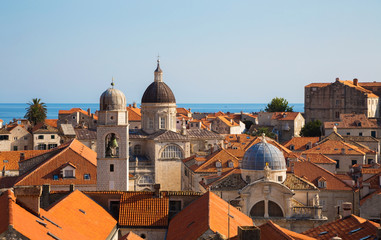 Fototapeta premium Distant building inside the old town of Dubrovnik
