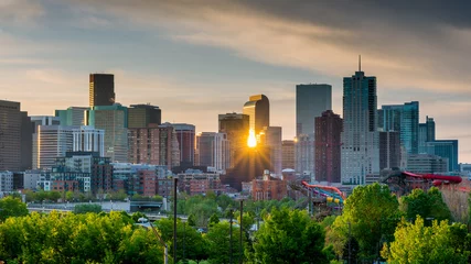 Foto op Canvas Sunrise peeks through the skyline of Denver © knowlesgallery