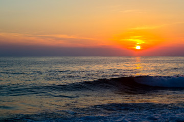 Obraz premium Beautiful sunset over sea