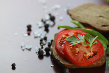 sandwich bread tomato sauce green healthy vegetables