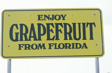 Fototapeta premium A sign that reads ÒEnjoy grapefruit from FloridaÓ