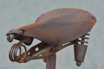 Alter Ledersattel