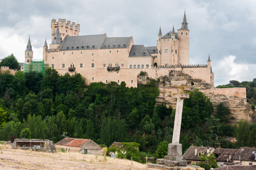 Fototapeta na wymiar El Alcázar de Segovia visto desde la iglesia de la Vera Cruz, Castilla y León, España