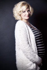 Schwangere Frau im 7. Monat