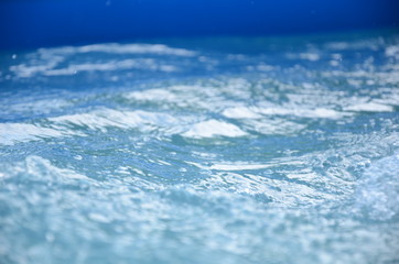 вода в бассейне 