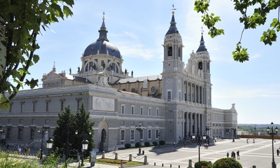 Fototapeta na wymiar Catedral de la Almudena de Madrid