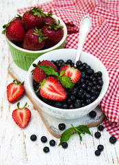 Bowl with blueberries and strawberries