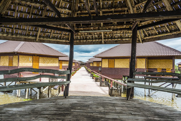 Obraz premium floating hut and Hotel at the inle lake