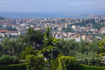 Fototapeta na wymiar Blick vom Boulevard de l'Observatoire auf Nizza, Südfrankreich