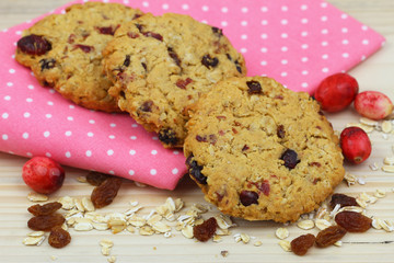 Crunchy cookies with cranberries and raisins

