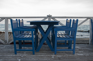Стол у моря