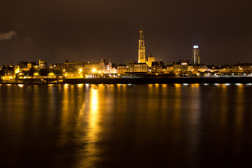 Fototapeta na wymiar Antwerpen bei Nacht