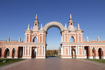 Obraz premium The arch in Tsaritsyno museum and reserve, Moscow, Russia