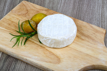 Brie cheese with yellow plums