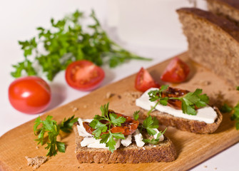 Bread with sun dried tomatoes and mozzarella